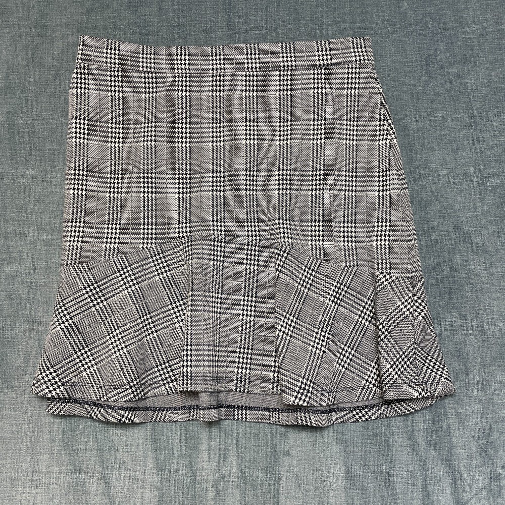 Banana Republic Mini Skirt Womens 8 Gray Houndstooth Wavy Hem Pull On Back Zip